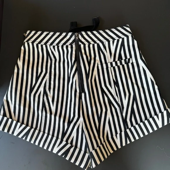 Self Portrait Stripped High Rise Shorts - Picture 3 of 9